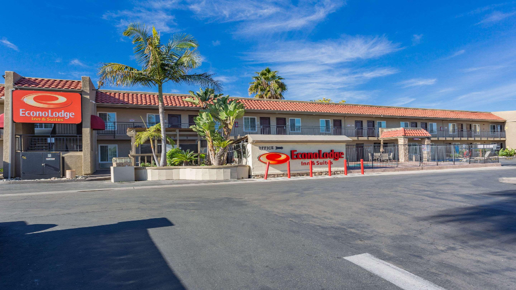 econo lodge inn escondido