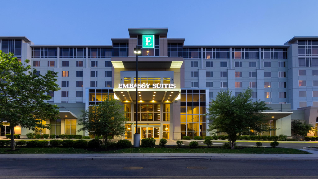 embassy suites newark airport