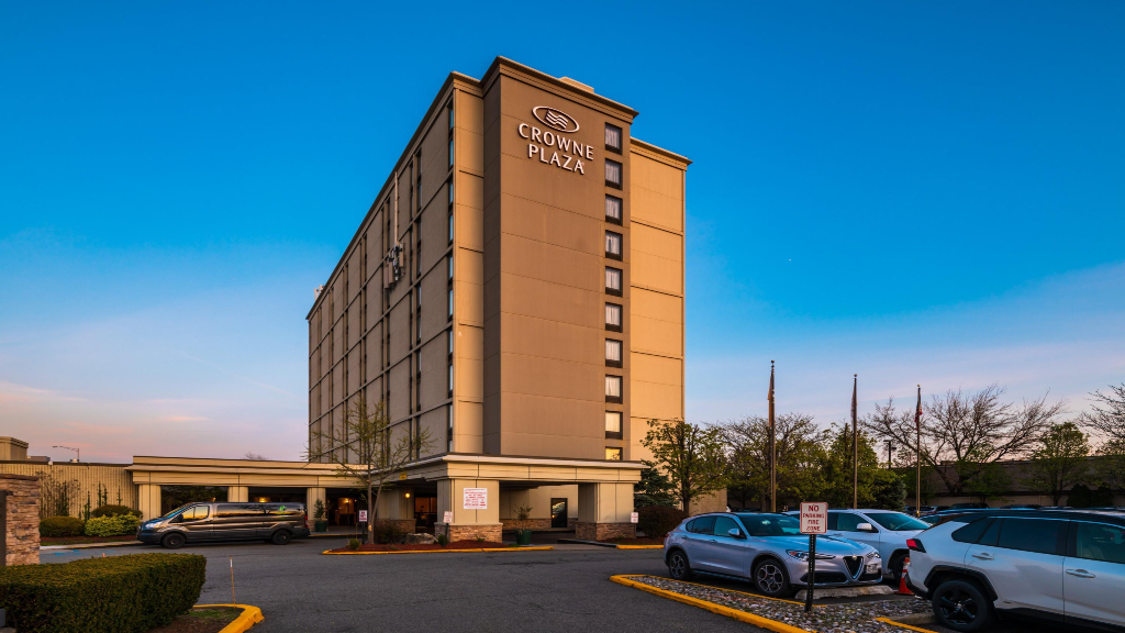 crowne plaza hotel newark airport