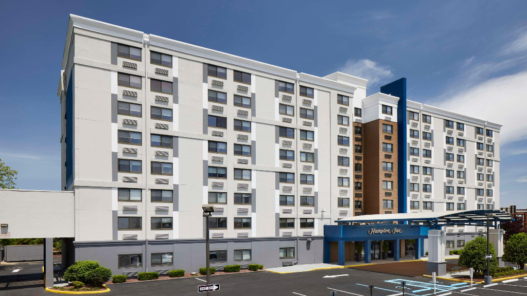 hampton inn newark airport