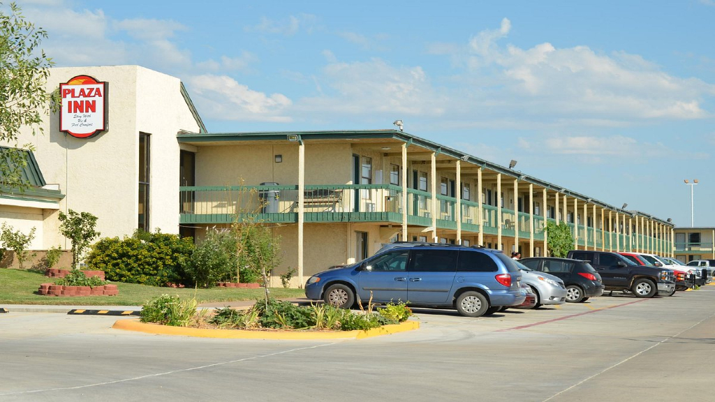 plaza inn coahoma tx