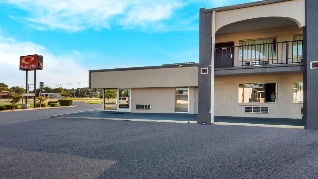 econo lodge golsboro nc