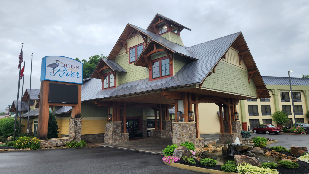 the inn on the river pigeon forge