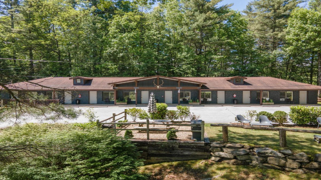 hotel cashiers nc
