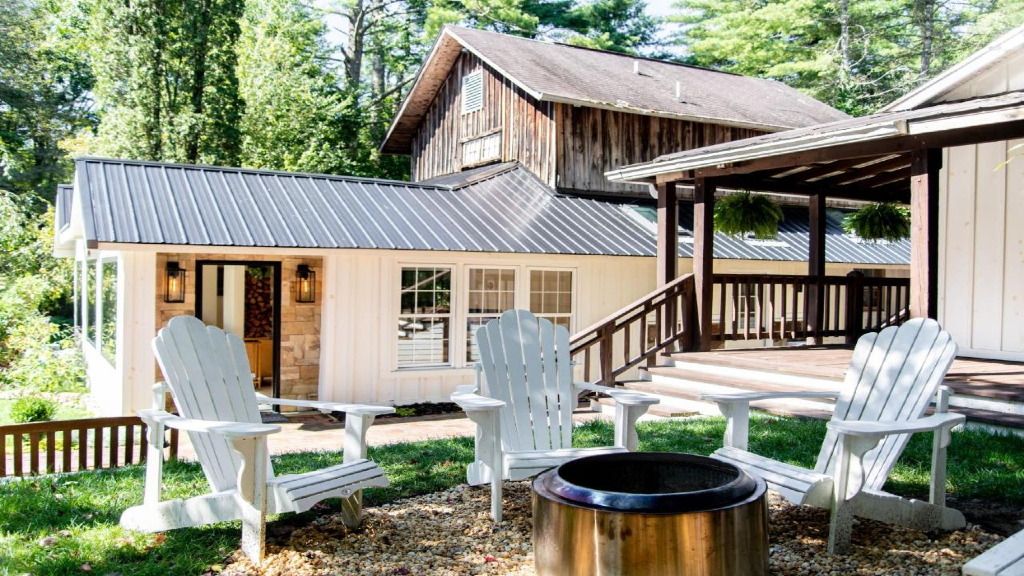 outpost inn highlands nc