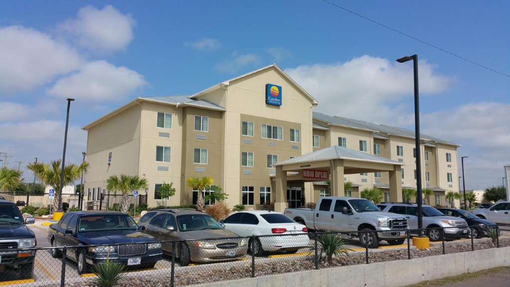 comfort suites lakeside eagle pass