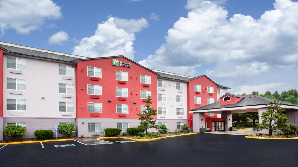 holiday inn express lincoln city