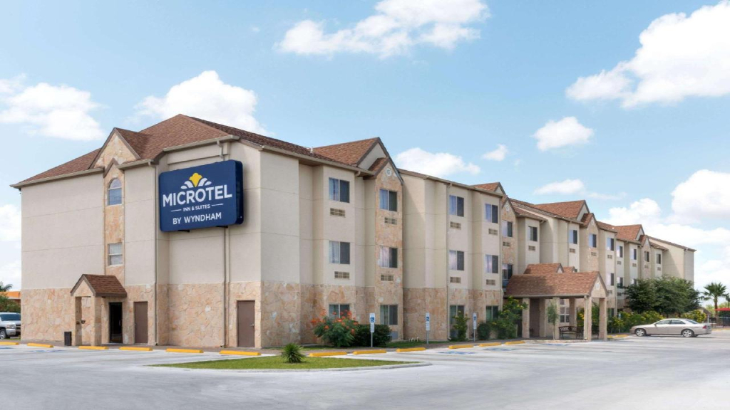 microtel inn suites eagle pass