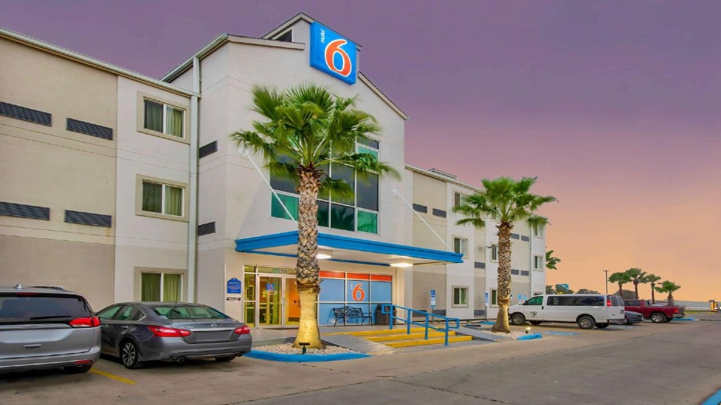 motel 6 eagle pass lakeside